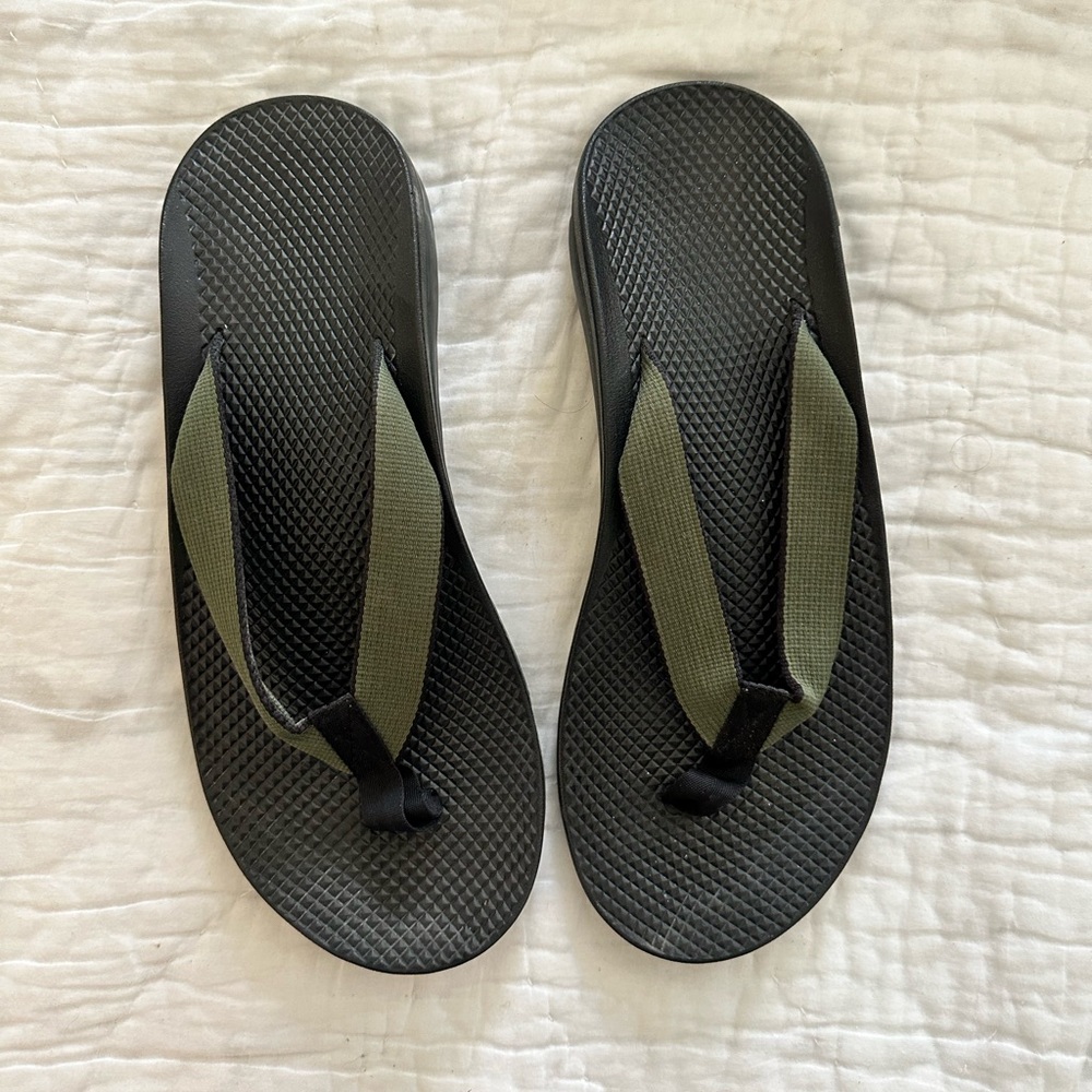Chaco flip flops